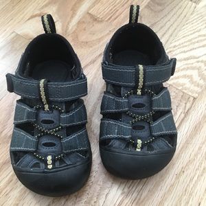Keen Toddler Size 6C